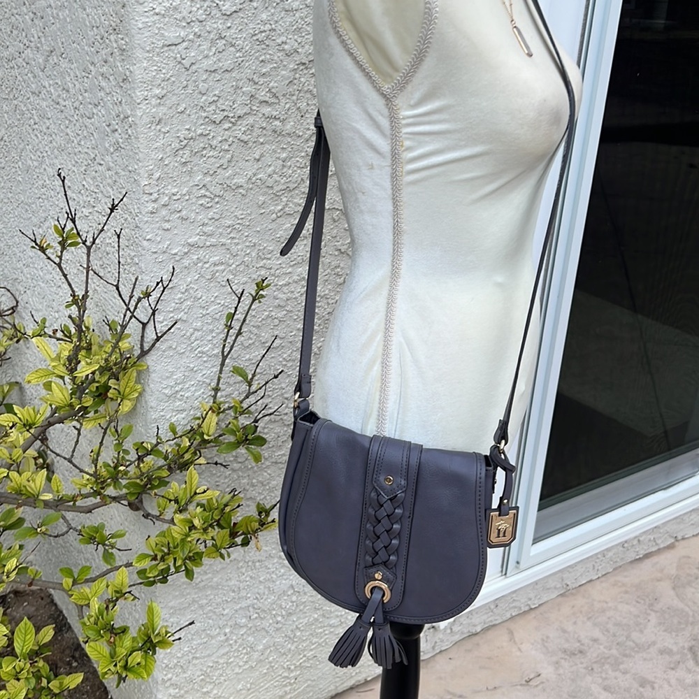 💚Tignanello Grey Small Crossbody Purse with Gold Accents